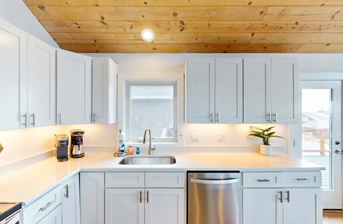 Kiwanda Shores House | Designer home with stunning ocean and sunset views steps to beach dog friendly