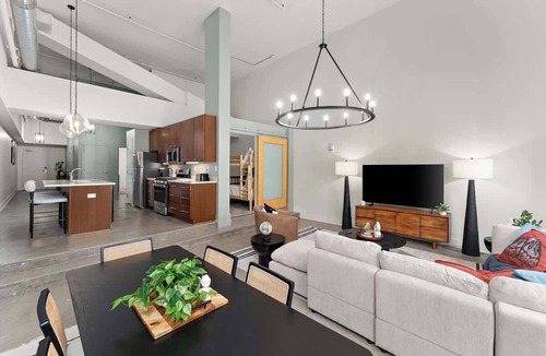 Downtown Pittsburgh Apartment | Designer Loft Penthouse in the Heart of Downtown