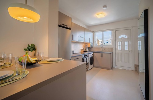 Chlorakas House | Designer maisonette 2 bedrooms Terrace - Barbecue table - Fitness area