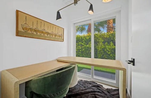Palm Springs House | Designer Mid-Century Modern, mins from Downtown.