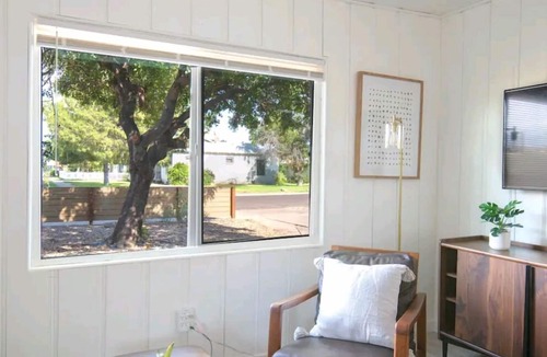 Encanto House | Designer Midcentury Cabin in downtown Phoenix