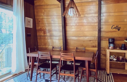 Hamlin Ski Chalet | Designer Poconos Chalet - Fireplace, Fire Pit, Lakes, Hiking