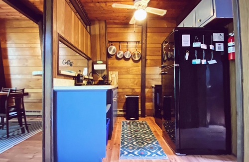 Hamlin Ski Chalet | Designer Poconos Chalet - Fireplace, Fire Pit, Lakes, Hiking