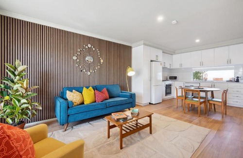 Bassendean Apartment | Designer Stay with Courtyard Bassendean near Swan Valley