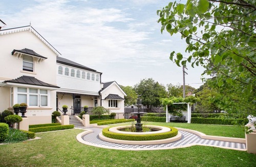 Lewisham Apartment | Designer Studio in Grand Manor 20 min From Sydney