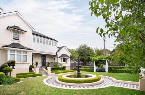 Lewisham Apartment | Designer Studio in Grand Manor 20 min From Sydney