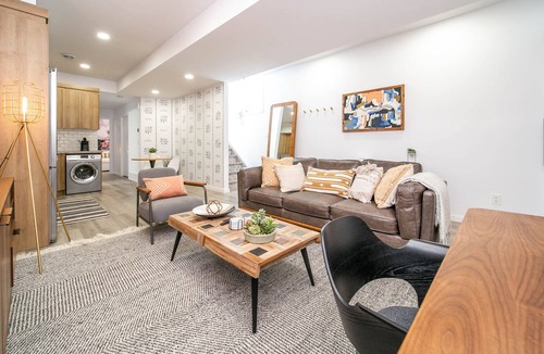West Edmonton Apartment | Designer Suite | Long Stays | Mins from 124 ST