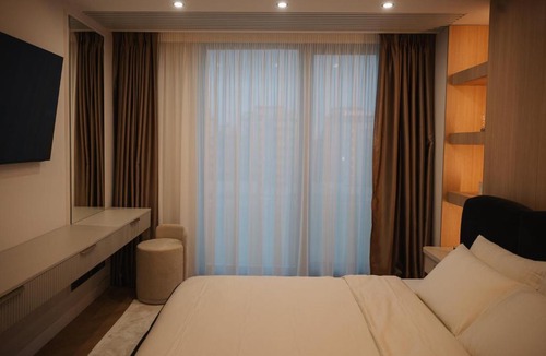 Sector 2 Apartment | Designer Suite Pool & Sauna Pipera Metro