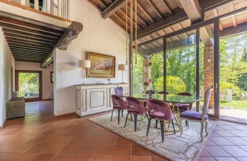 Montevarchi Apartment | Designer Villa with Private Garden & Jacuzzi