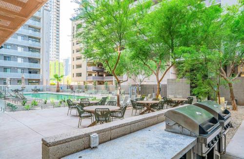 Evans Churchill Apartment | Desirable 2BD - Central DT, Gym, Pool, Parking Sleep8