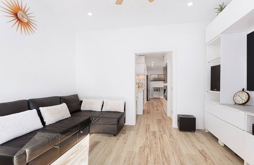 Grandview-Woodland House | Desirable Private 2 bedroom Suite near Downtown