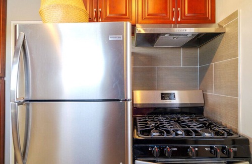 South Park Apartment | Desirable Studio Park Views W/D