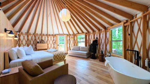 Markleeville Hotel | Desolation Hotel Hope Valley