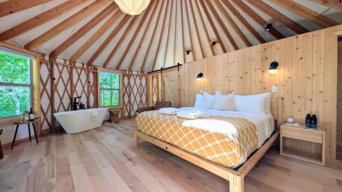 Markleeville Hotel | Desolation Hotel Hope Valley