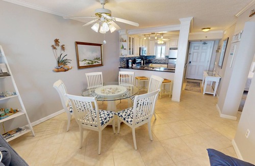 Holiday Isle Condo | Destin on the Gulf 501 is a Beautiful Gulf Front 5th Floor with Free Beach Servi