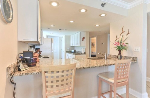 Destin Condo | Destin Towers 143 – 14th Floor Gulf View + Walk to Beach + 2 Community Pools