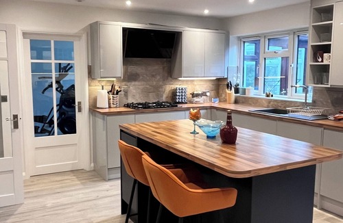 Hook House | Detached 3BR home with private garden and glass conservatory. Near Hook Station