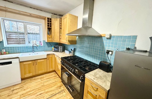 Runnymede House | Detached 4beds - Windsor, Heathrow & London Access