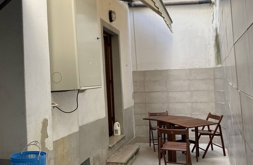 Intra Bed & Breakfast | Detached apartment with small terrace in the center 2 minutes from the lake