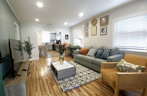 North Central House | Detached Bungalow Home Prime location Close to DT Pasadena King Size -Bed! 29