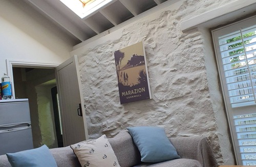 Longrock House | Detached comfortable granite cottage, 5 minute walk to the beach - Dogs Welcome
