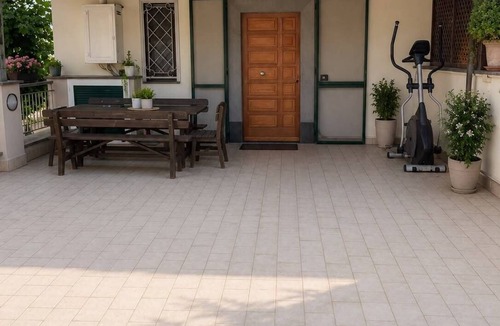 Torre del Greco Villa | Detached cottage within walking distance of the sea. Ideal for families or several people.