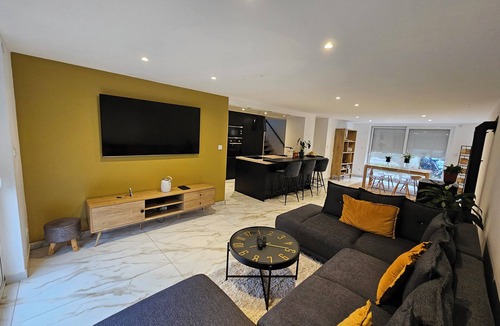 Saint-Priest-en-Jarez House | Detached house with garden and terraces near stadium