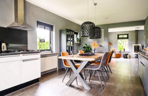 Vlagtwedde House | Detached holiday home with jetty and outdoor spa