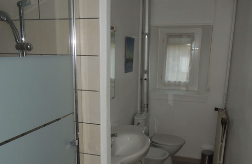 Commarin House | Detached house 170m2, enclosed garden 1000m2, 10 people, near Lac de Panthier