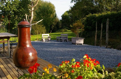 Saint-Ebremond-de-Bonfosse Cottage | Detached house with terrace, pellet stove and peaceful garden.