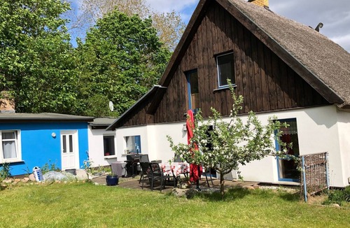 Kamminke Apartment | Detached large holiday home with garden on the edge of the forest - Large holiday home Usedom