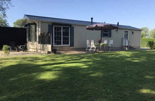 Groede House | Detached luxury spacious chalet suitable for max. 4 persons. All rooms are on the ground floor with central heating.