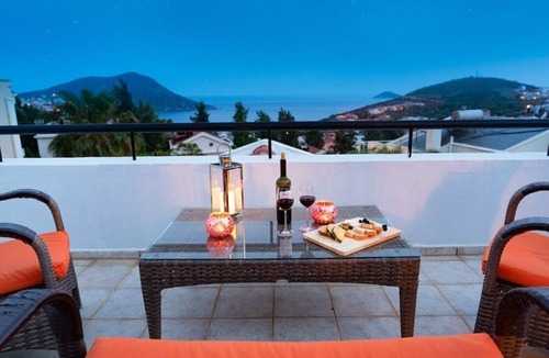 Kalkan Villa | Detached Private Villa | 4 bedrooms | Large Pool & Gardens | Short walk to Town