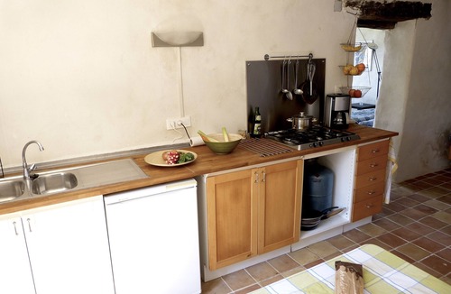 Gignac Apartment | Detached property with panoramic views of the Luberon Natural Park