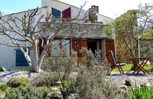 Gignac Apartment | Detached property with panoramic views of the Luberon Natural Park