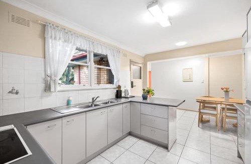 Pymble House | Detached Single Room - Central Spot in Pymble - Shared Bathroom