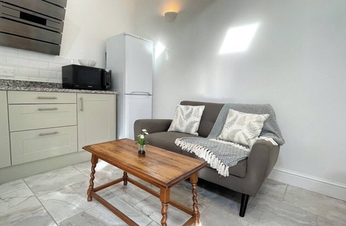Worth Matravers House | Detached Studio. Sleeps 2, pet friendly, with parking