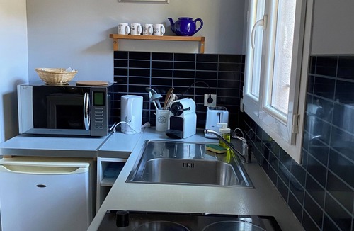 Aix-en-Provence Apartment | Detached studio with terrace in Aix countryside property