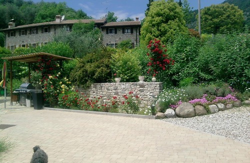 Caprino Veronese House | Detached summer cottage
