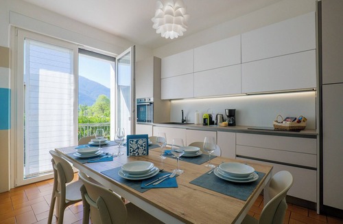 Maccagno House | Detached vacation home with large garden, 2 balconies, parking & e-charging station - only 300 m to Lake Maggiore, central & quiet