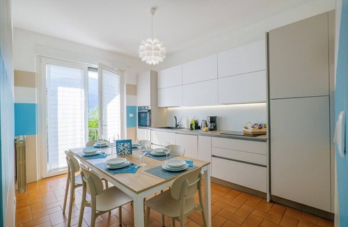 Maccagno House | Detached vacation home with large garden, 2 balconies, parking & e-charging station - only 300 m to Lake Maggiore, central & quiet