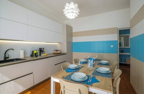 Maccagno House | Detached vacation home with large garden, 2 balconies, parking & e-charging station - only 300 m to Lake Maggiore, central & quiet