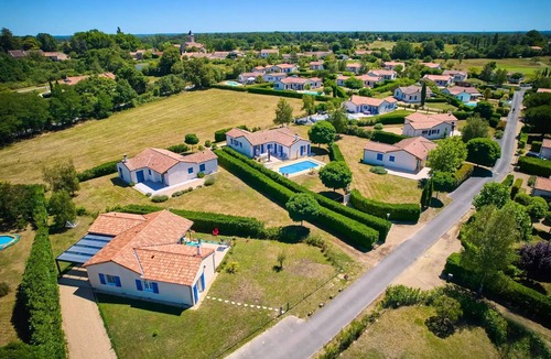 Vasles Villa | Detached villa, 2 bathrooms, sleeps 4