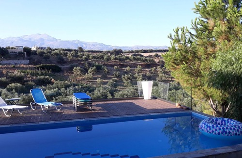 Roumeli Villa | Detached villa 2.5km from the beach
