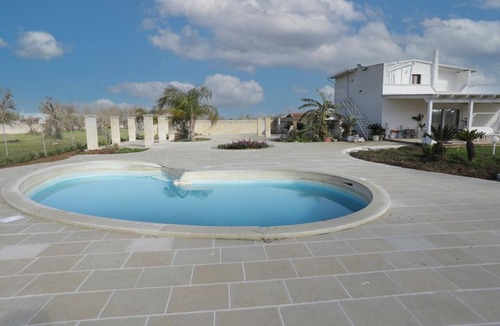 Leverano Apartment | Detached villa with pool 11x5