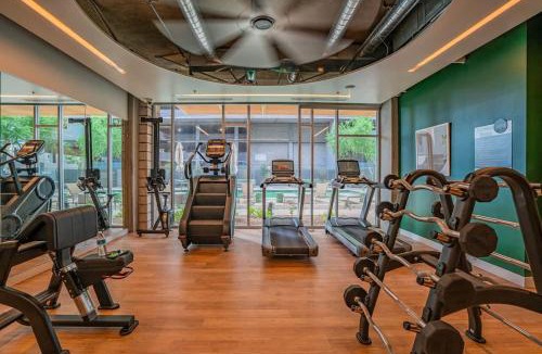 Evans Churchill Apartment | Detailed 2BD - Central DT- Gym, Pool, Parking Sleep8