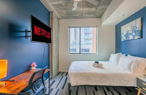Evans Churchill Apartment | Detailed 2BD - Central DT- Gym, Pool, Parking Sleep8