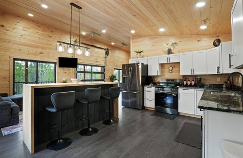 McArthur Cabin | Deuce on Goose | Hocking Hills, Hot Tub, Game Room