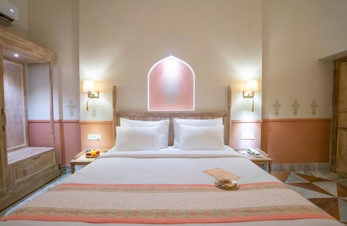 Bani Park Hotel | Dev Mahal - A Boutique Heritage Hotel