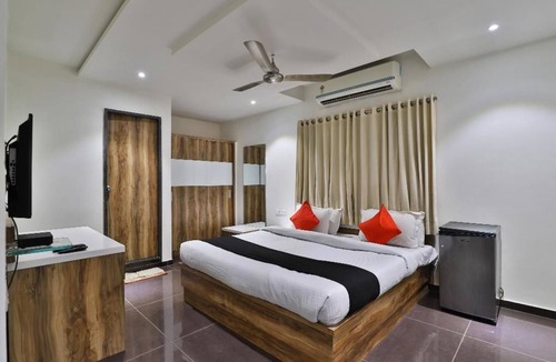 Nadiad Hotel | Dev Motel & Banquet